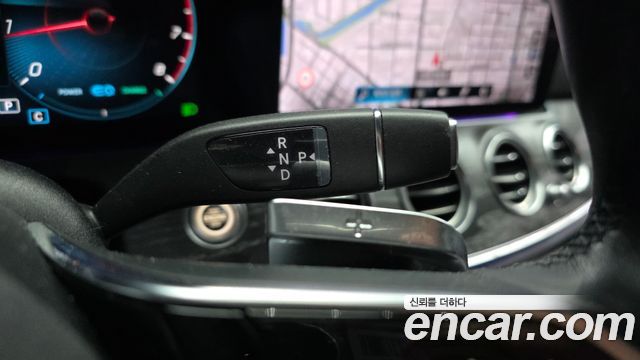 Mercedes-Benz E-Class 2022 — photo 9