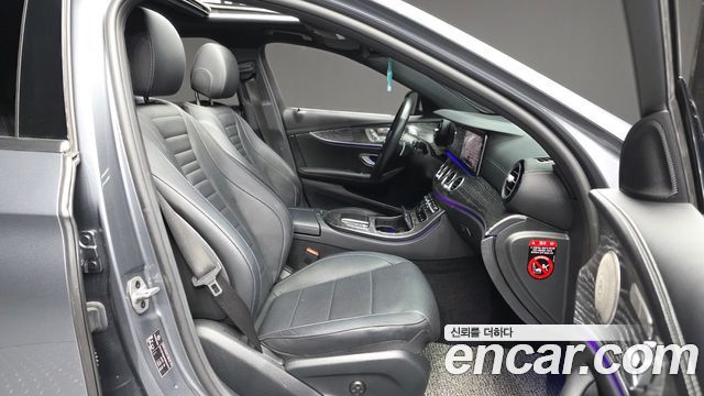 Mercedes-Benz E-Class 2022 — photo 11