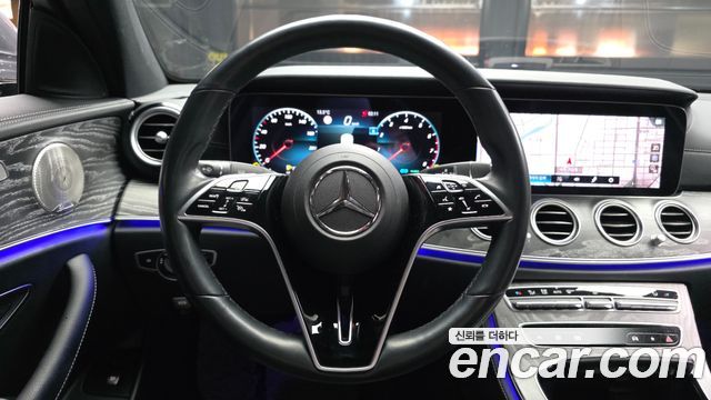 Mercedes-Benz E-Class 2022 — photo 13