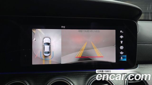 Mercedes-Benz E-Class 2022 — photo 16