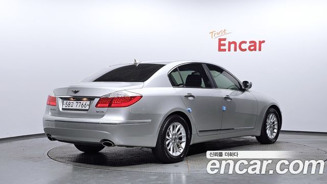 Hyundai Genesis 2011 — photo 2