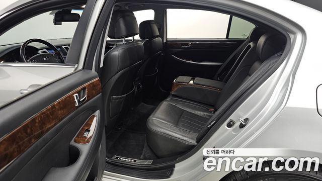 Hyundai Genesis 2011 — photo 11