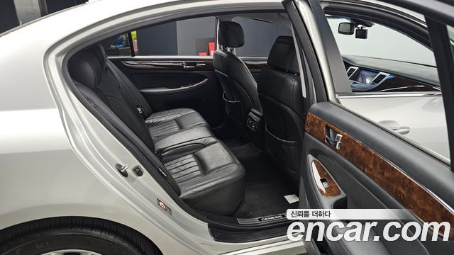 Hyundai Genesis 2011 — photo 12
