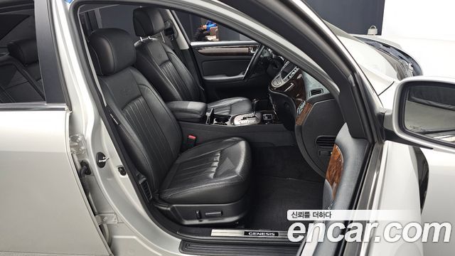 Hyundai Genesis 2011 — photo 13