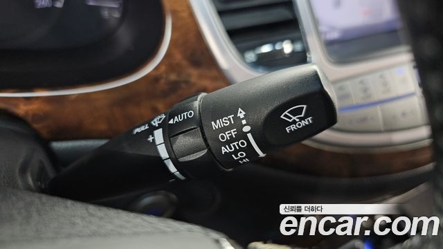 Hyundai Genesis 2011 — photo 16