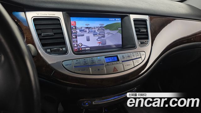 Hyundai Genesis 2011 — photo 18