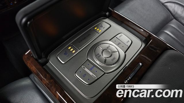 Hyundai Genesis 2011 — photo 20