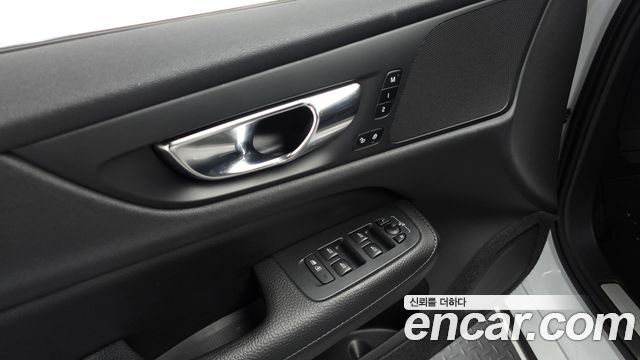 Volvo S60 2020 — photo 24