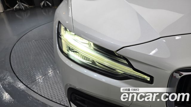 Volvo S60 2020 — photo 8
