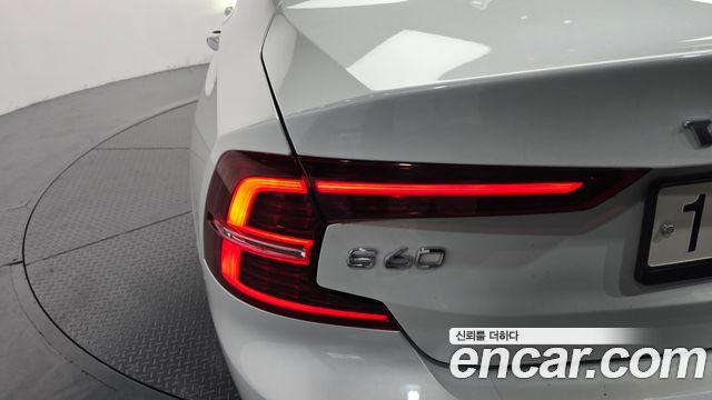 Volvo S60 2020 — photo 9