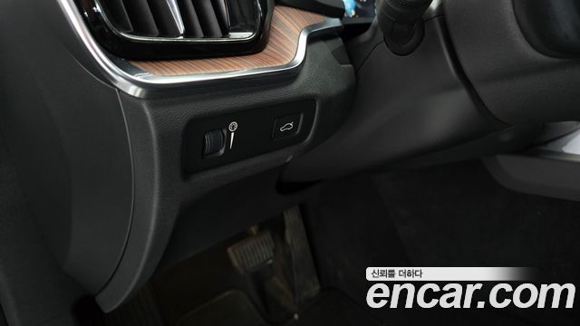 Volvo S60 2020 — photo 27