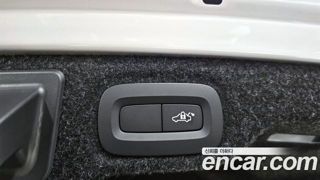 Volvo S60 2020 — photo 29