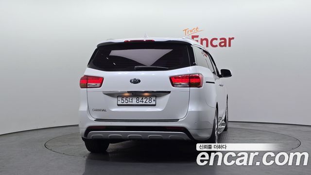 Kia Canival 2016 — photo 4