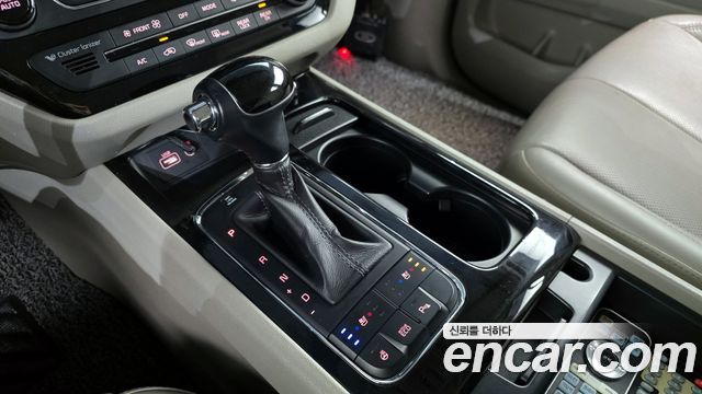Kia Canival 2016 — photo 9