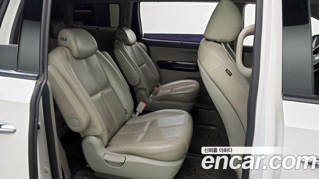 Kia Canival 2016 — photo 12