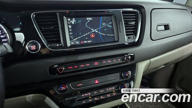 Kia Canival 2016 — photo 14