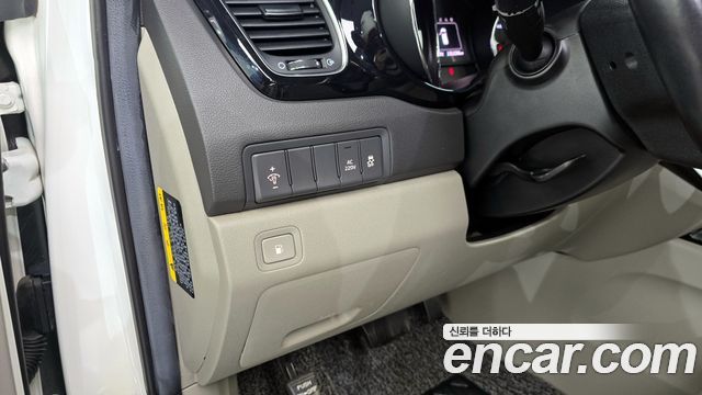 Kia Canival 2016 — photo 16