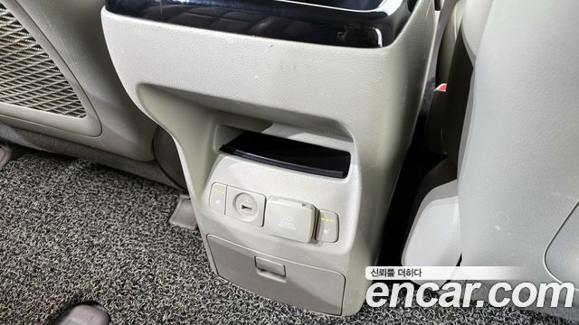 Kia Canival 2016 — photo 18