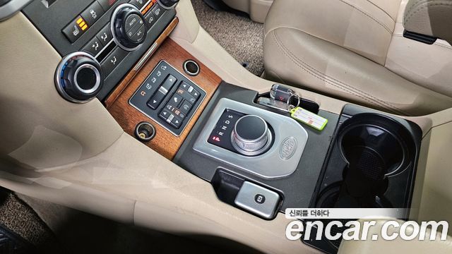 Land Rover Discovery 2016 — photo 9
