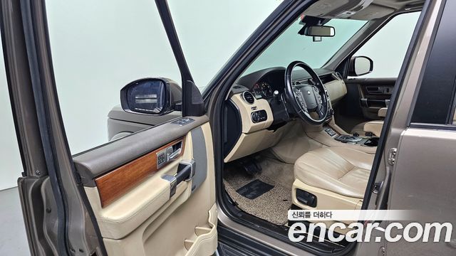 Land Rover Discovery 2016 — photo 10