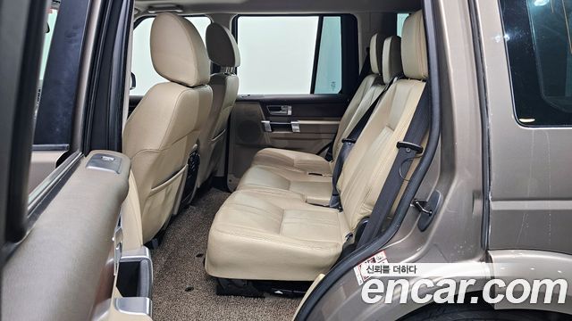 Land Rover Discovery 2016 — photo 11