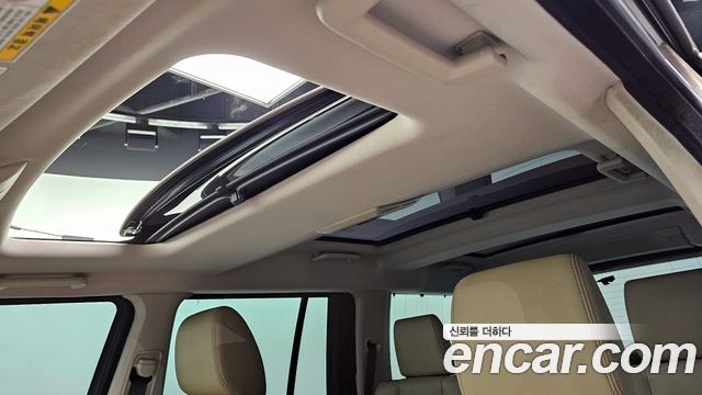 Land Rover Discovery 2016 — photo 13