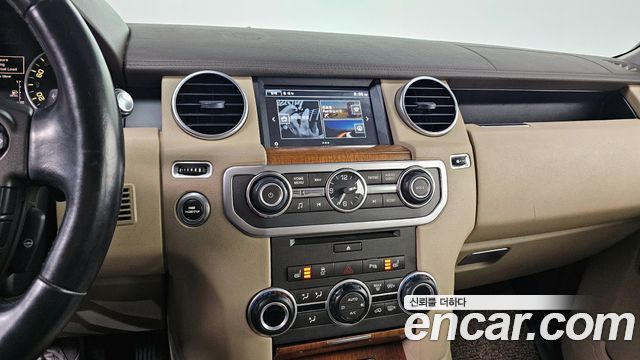 Land Rover Discovery 2016 — photo 17