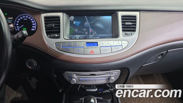 Hyundai Genesis 2013 — photo 15