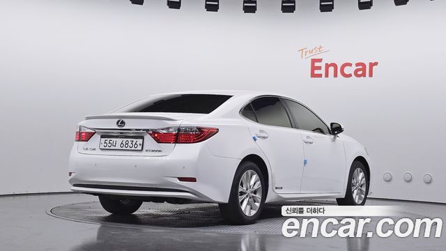Lexus ES 2014 — photo 2