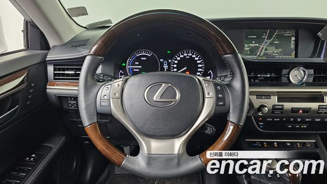 Lexus ES 2014 — photo 14