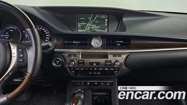 Lexus ES 2014 — photo 16
