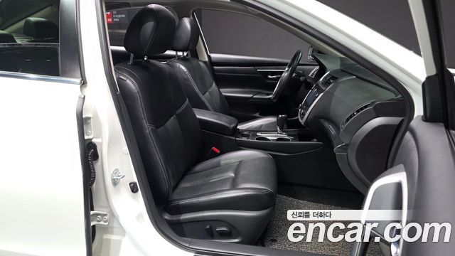 Nissan Altima 2017 — photo 10