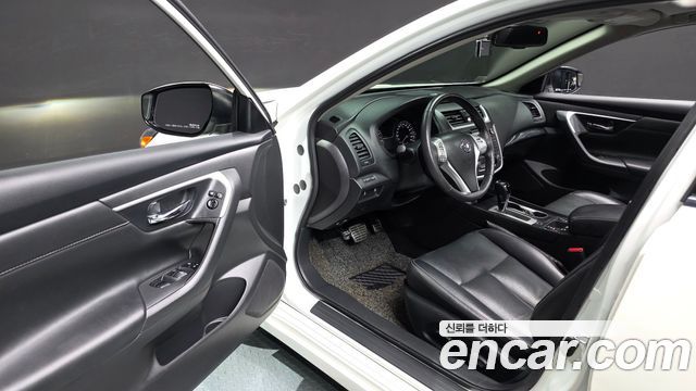Nissan Altima 2017 — photo 11