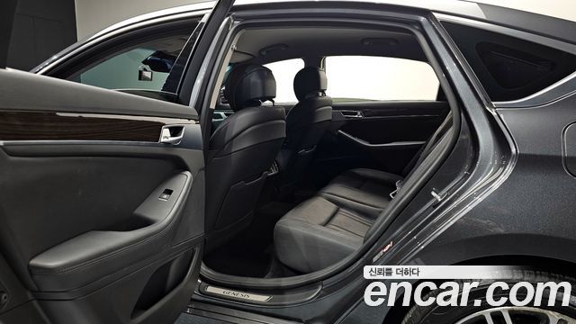 Genesis G80 2017 — photo 12
