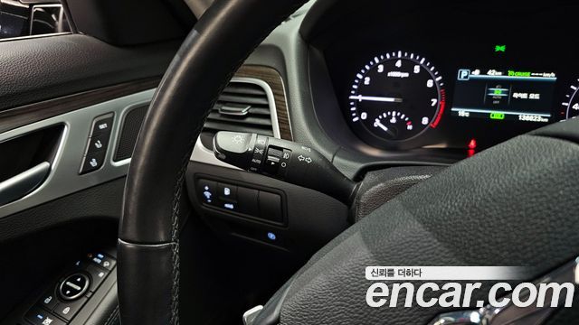 Genesis G80 2017 — photo 17