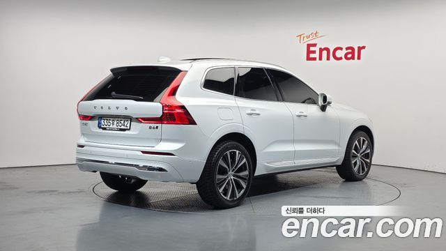 Volvo XC60 2022 — photo 2