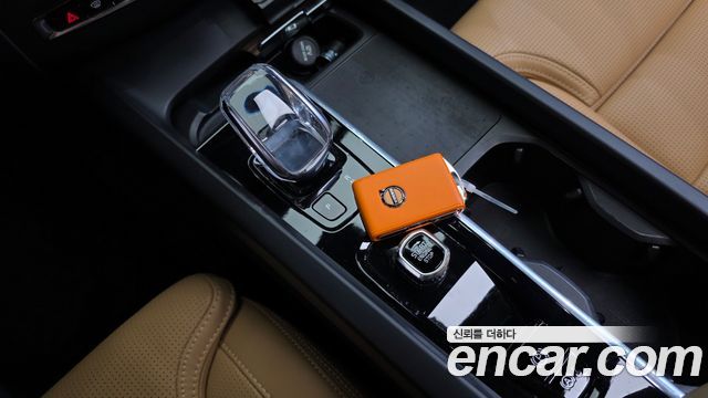 Volvo XC60 2022 — photo 9