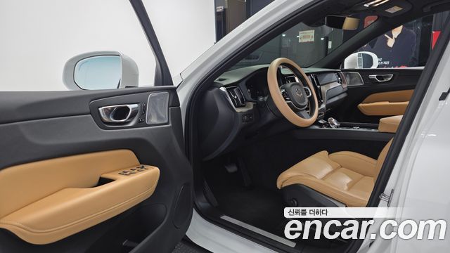 Volvo XC60 2022 — photo 10