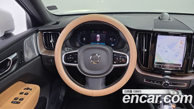 Volvo XC60 2022 — photo 13