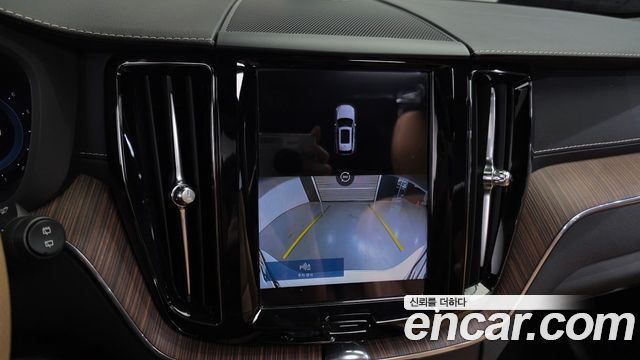 Volvo XC60 2022 — photo 16