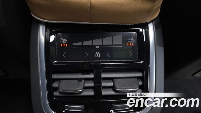 Volvo XC60 2022 — photo 19