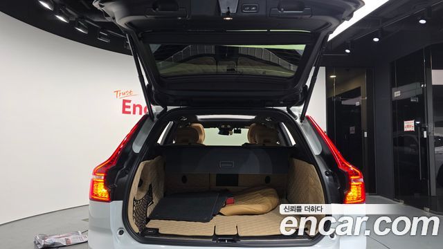 Volvo XC60 2022 — photo 20