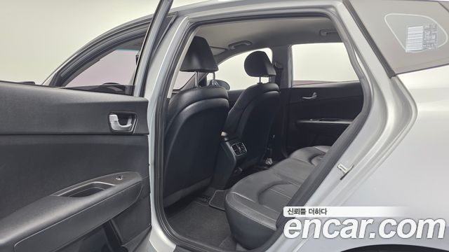 Kia K5 2018 — photo 18