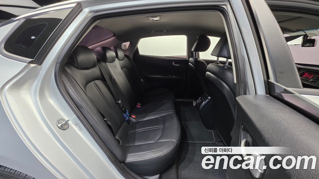 Kia K5 2018 — photo 19