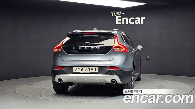 Volvo V40 2019 — photo 4