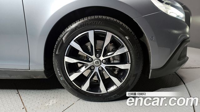 Volvo V40 2019 — photo 5