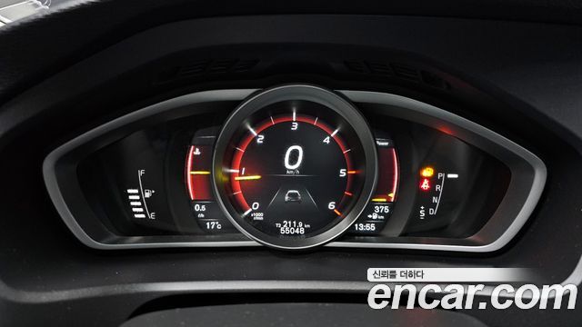 Volvo V40 2019 — photo 8