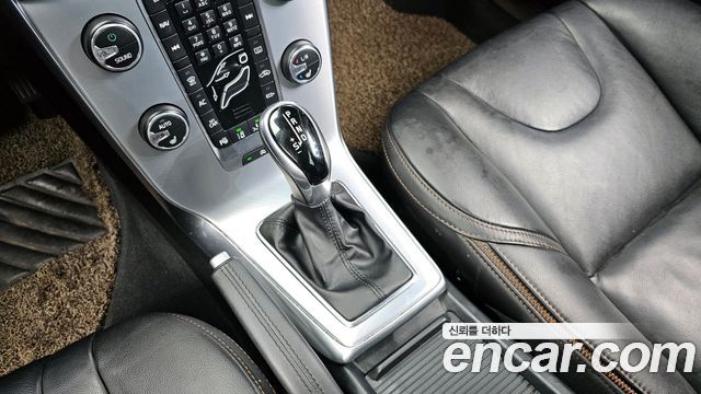 Volvo V40 2019 — photo 9