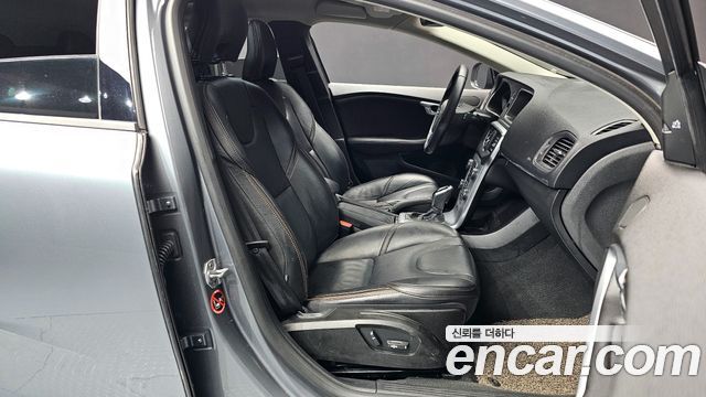 Volvo V40 2019 — photo 10