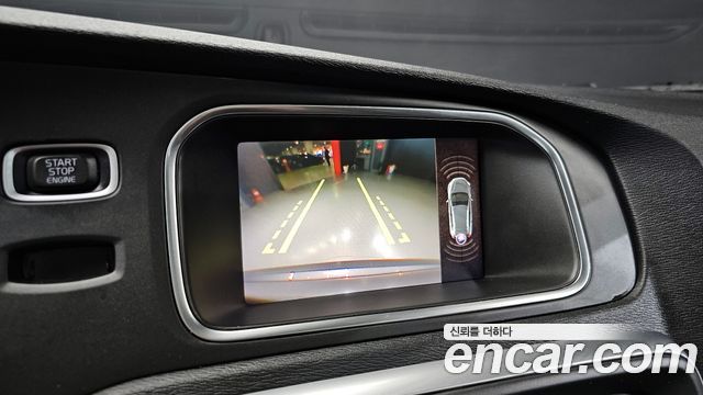 Volvo V40 2019 — photo 15